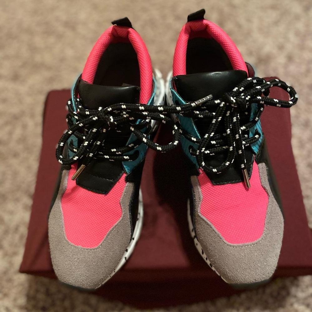 Steve Madden leopard/multi fashion shoe